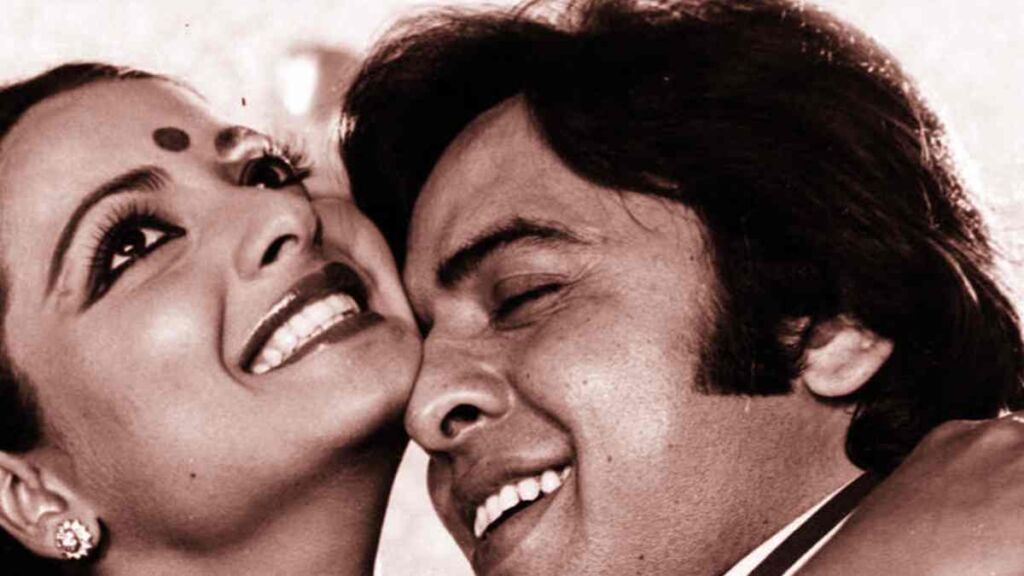 Aaj Kal Paon Zameen Par Nahi Lyrics in Roman Hindi