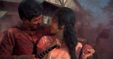 Aaj Na Chhodenge Bas Humjoli Lyrics in Roman Hindi.