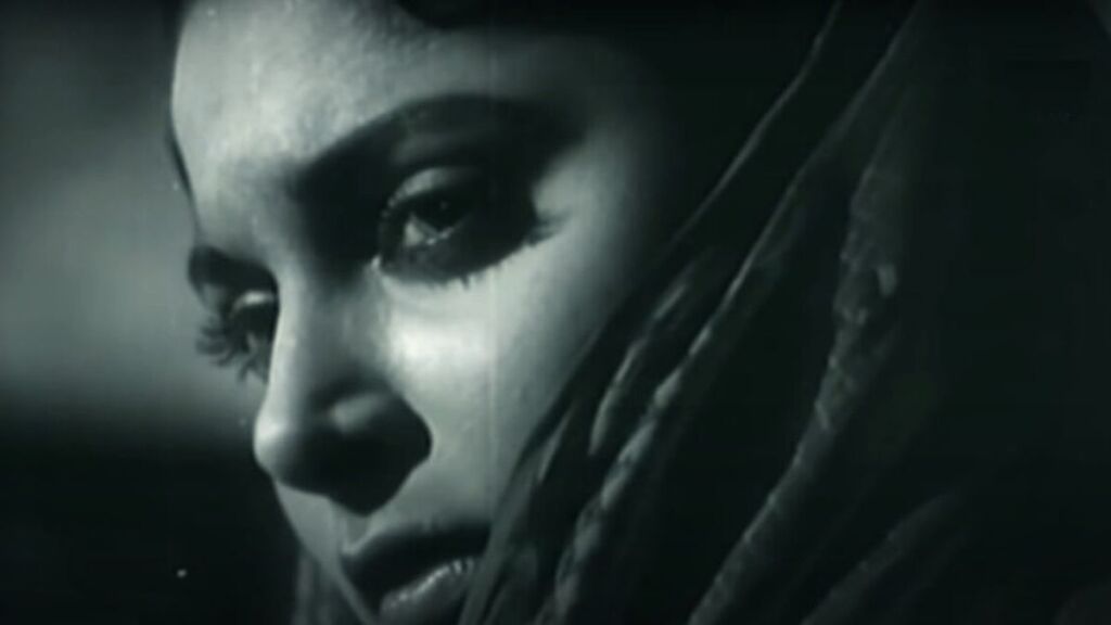 Aaj Sajan Mohe Ang Laga Lo Lyrics in Roman Hindi