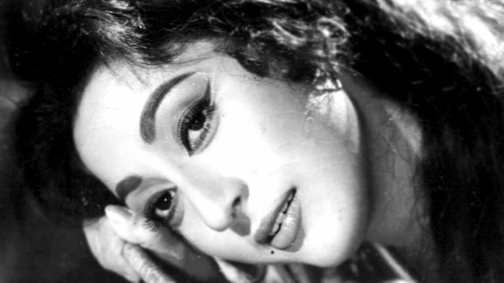 Aap Ki Nazro Ne Samjha Lyrics in Roman Hindi