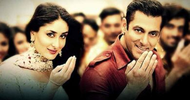 Aaj Ki Party Lyrics in Roman Hindi.