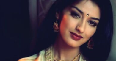 Hoshwalon Ko Khabar Kya Lyrics in Roman Hindi