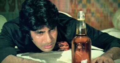 Log Kahate Hain Lyrics in Roman Hindi