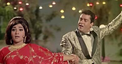Badan Pe Sitare Lapete Hue Lyrics in Roman Hindi