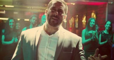 Jag Ghoomeya Lyrics in Roman Hindi