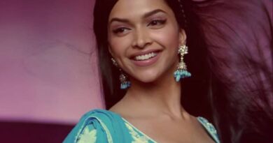 Main Agar Kahoon Lyrics in Roman Hindi.