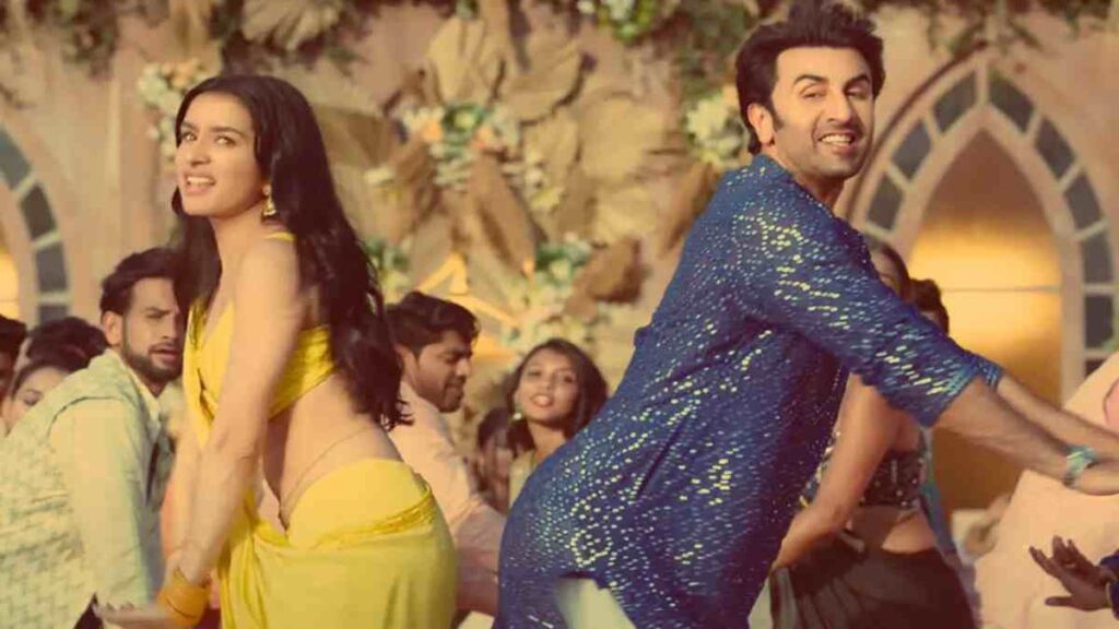 Show Me The Thumka Lyrics in Roman Hindi.