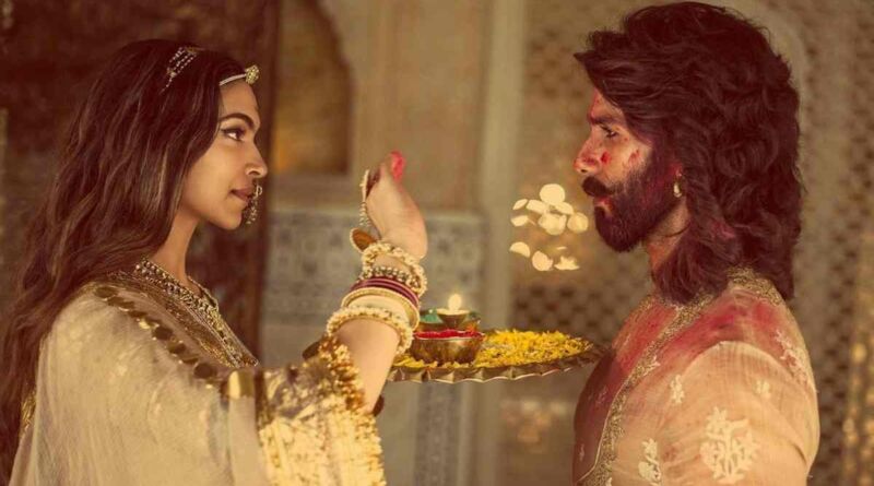Holi Padmaavat Lyrics in Roman Hindi.